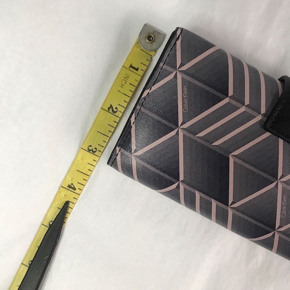 Pink Gradient Bi-Fold Wallet - Picture 5 of 5